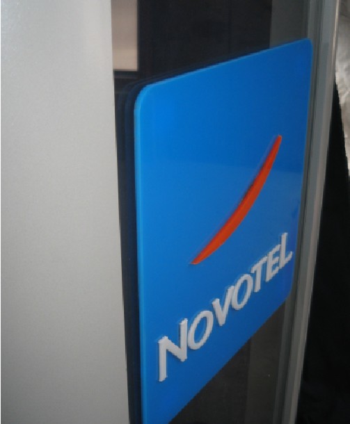 Mównica, mownica, logo3D_Novotel